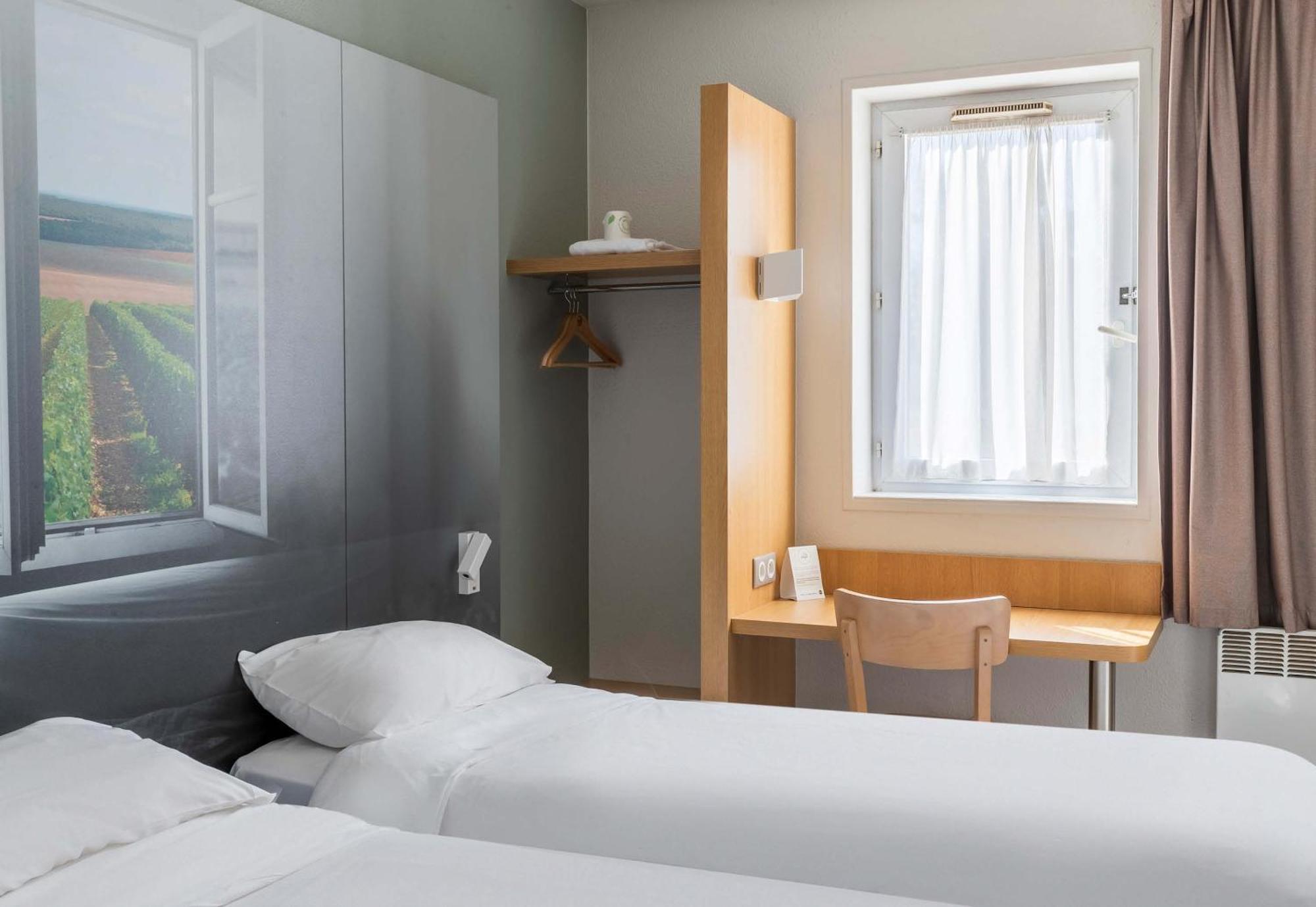 1 Hotel